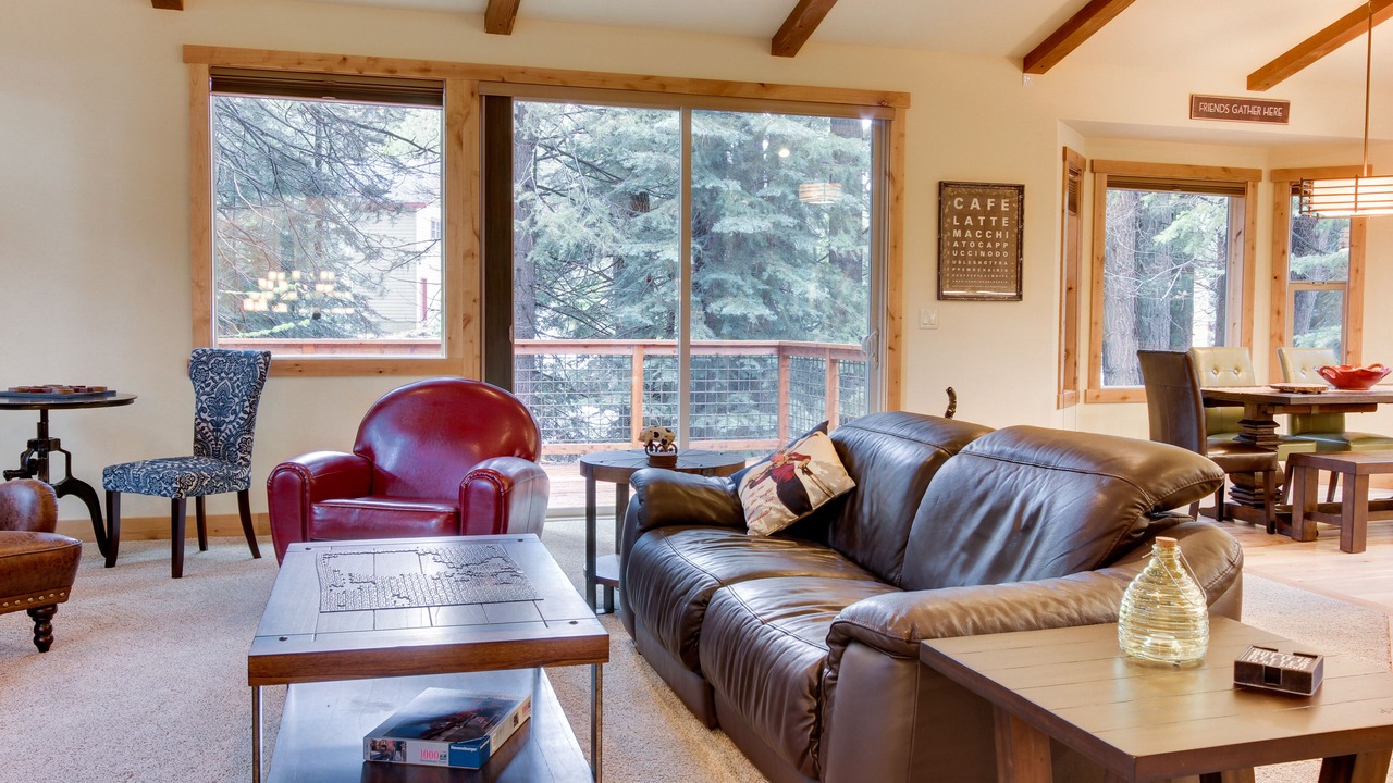 Photo of Livingroom in Tahoma