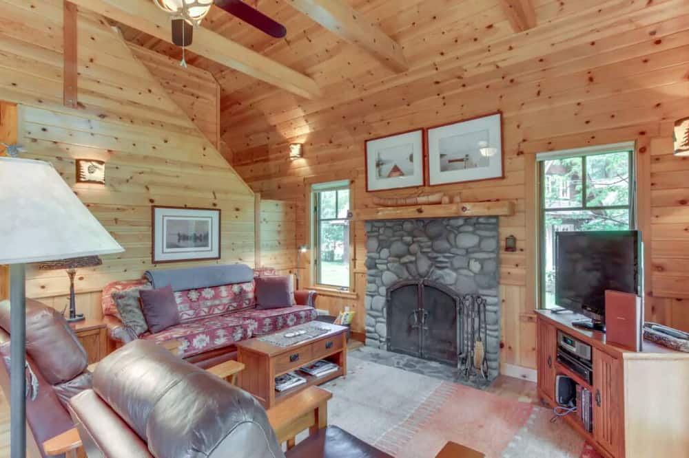 Photo of Livingroom in Camp Sherman