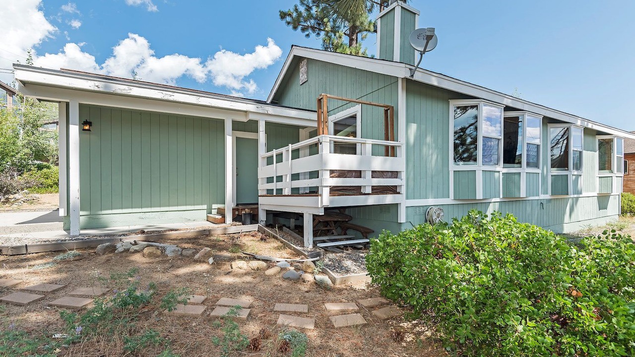 Photo of Outdoor in Mountain View Estates