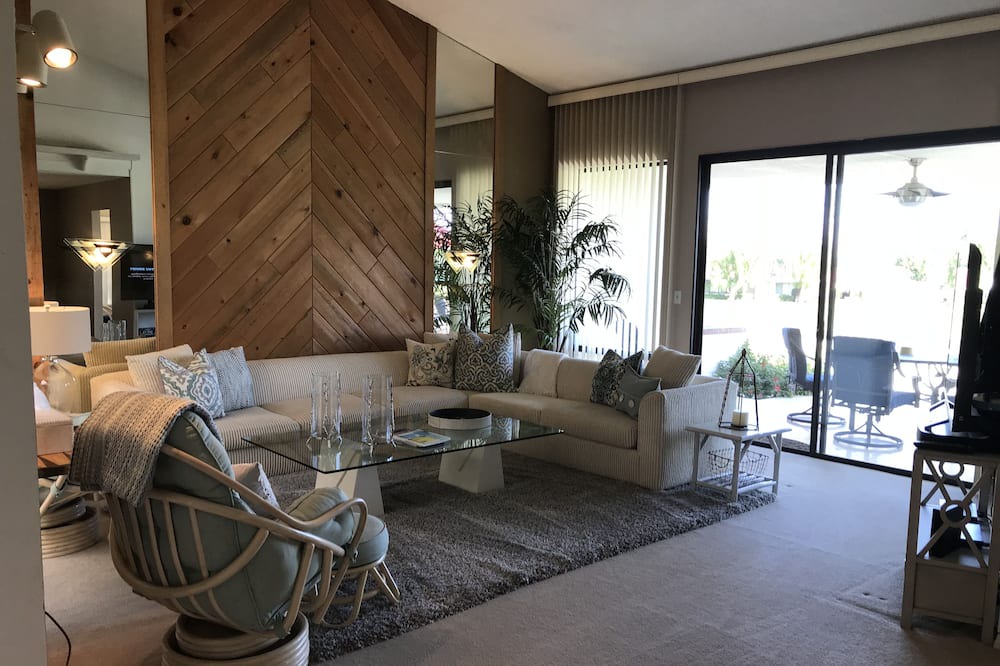 Photo of Livingroom in Rancho Mirage