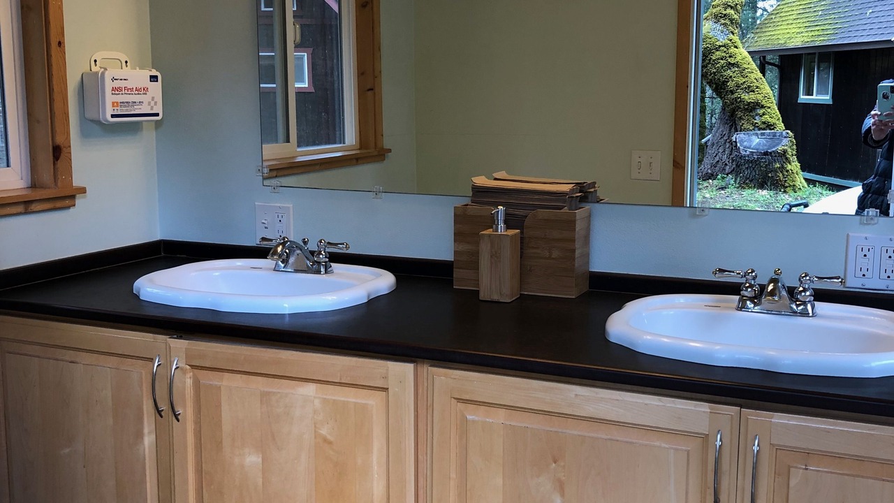 Photo of Bathroom in Alderpoint