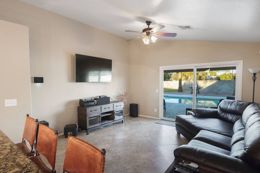 Photo of Livingroom in Cayman Square