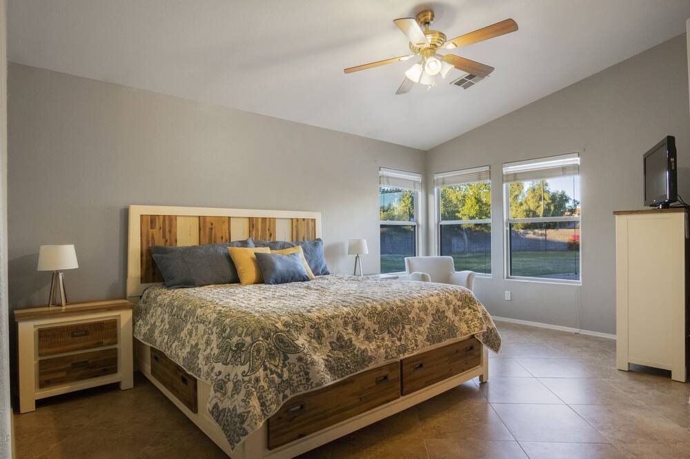 Photo of Bedroom in Cayman Square
