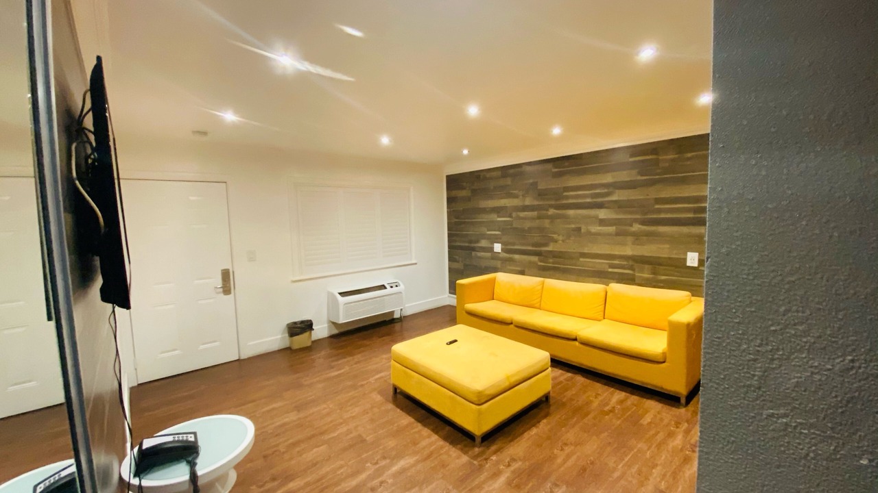 Photo of Livingroom in Whittier