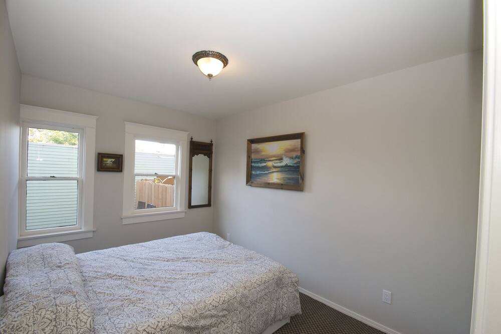 Photo of Bedroom in Ocean Beach