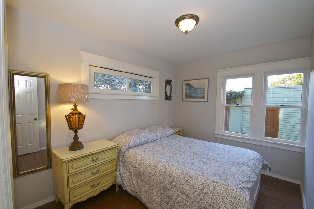 Photo of Bedroom in Ocean Beach