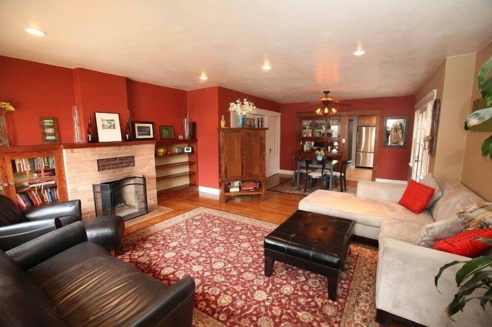 Photo of Livingroom in Ocean Beach