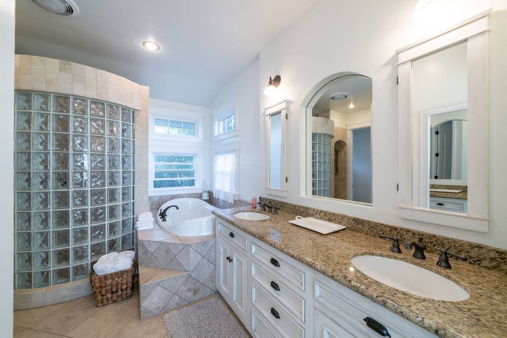 Photo of Bathroom in Shell Beach
