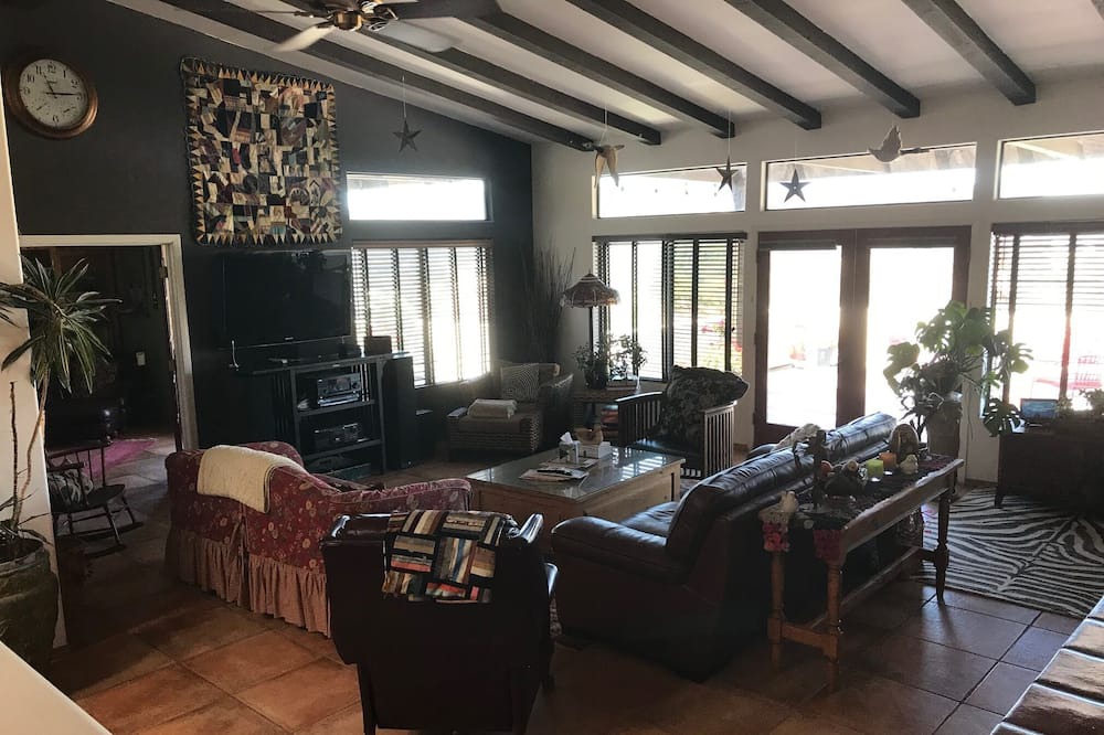 Photo of Bedroom in Atascadero