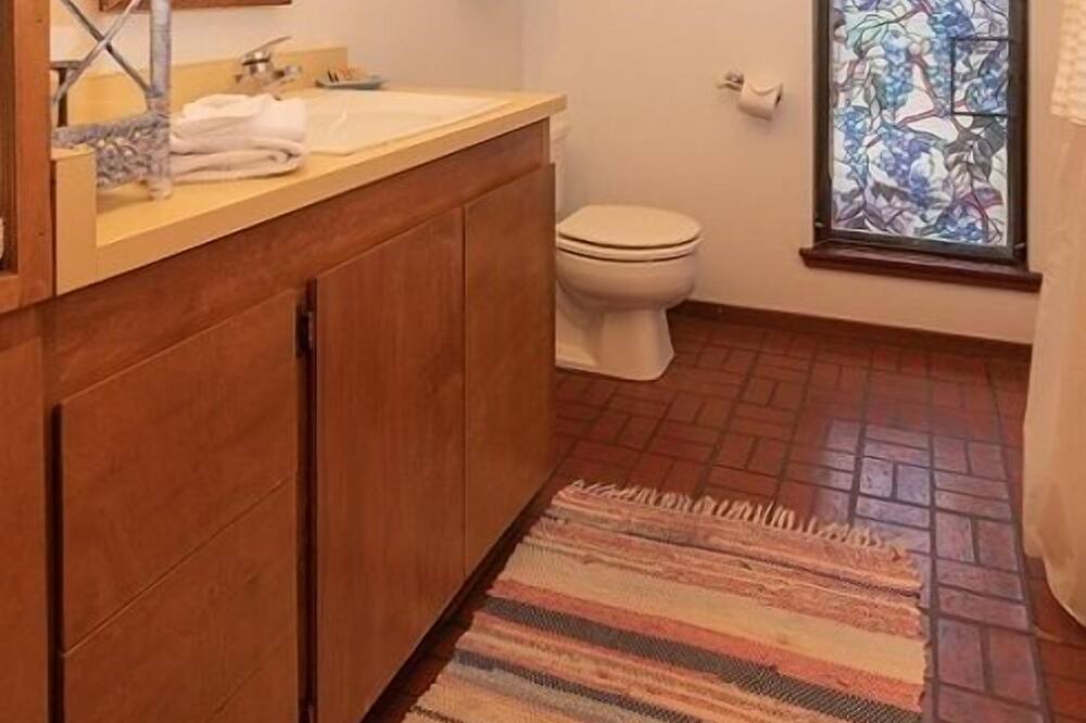 Photo of Bathroom in Anchor Bay
