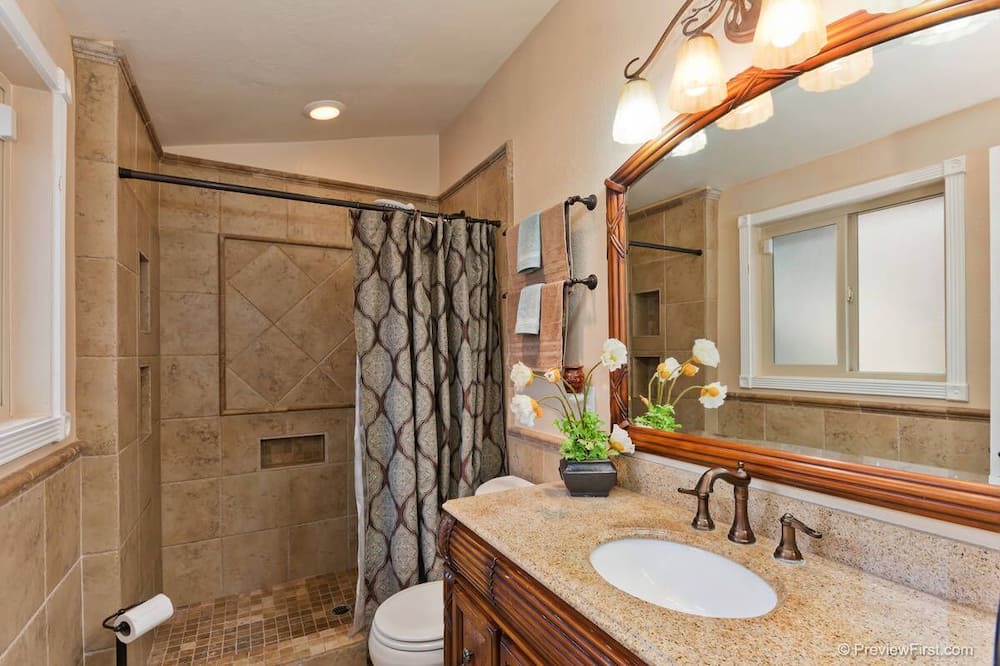 Photo of Bathroom in Vista