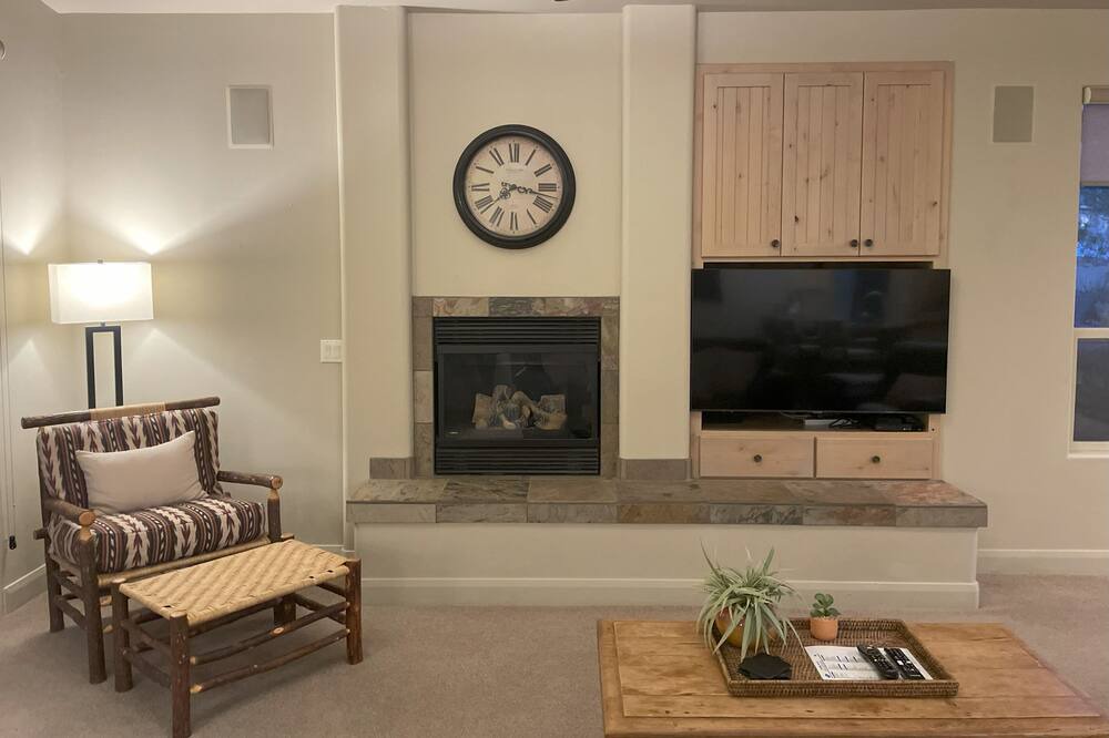 Photo of Livingroom in Lava Falls