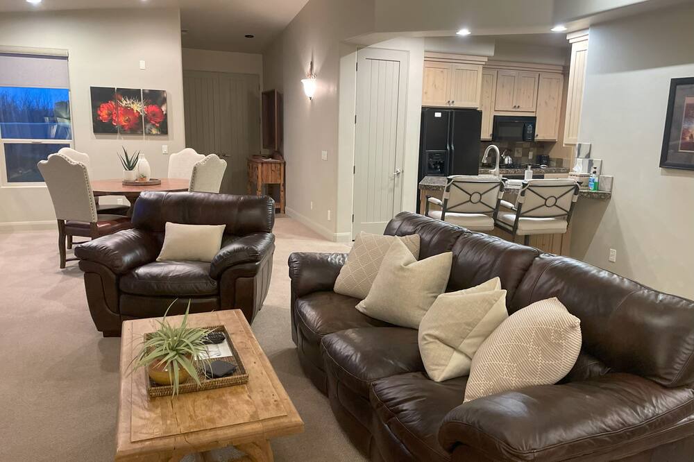 Photo of Livingroom in Lava Falls