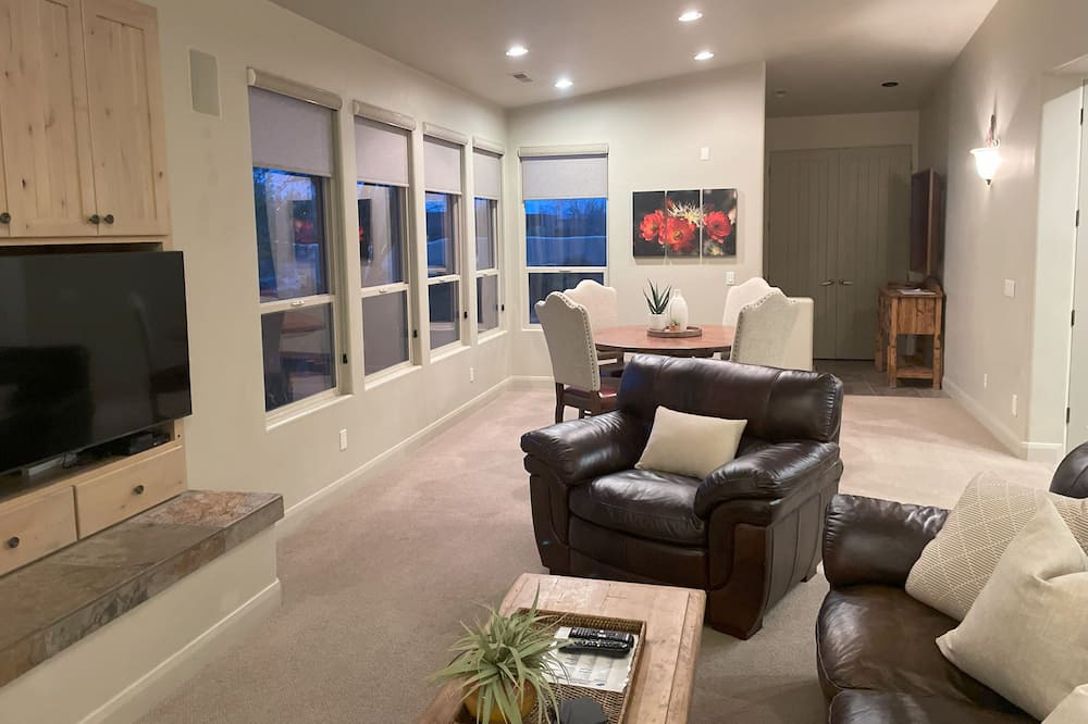 Photo of Livingroom in Lava Falls