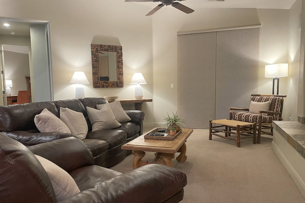 Photo of Livingroom in Lava Falls