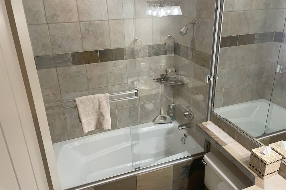 Photo of Bathroom in Lava Falls
