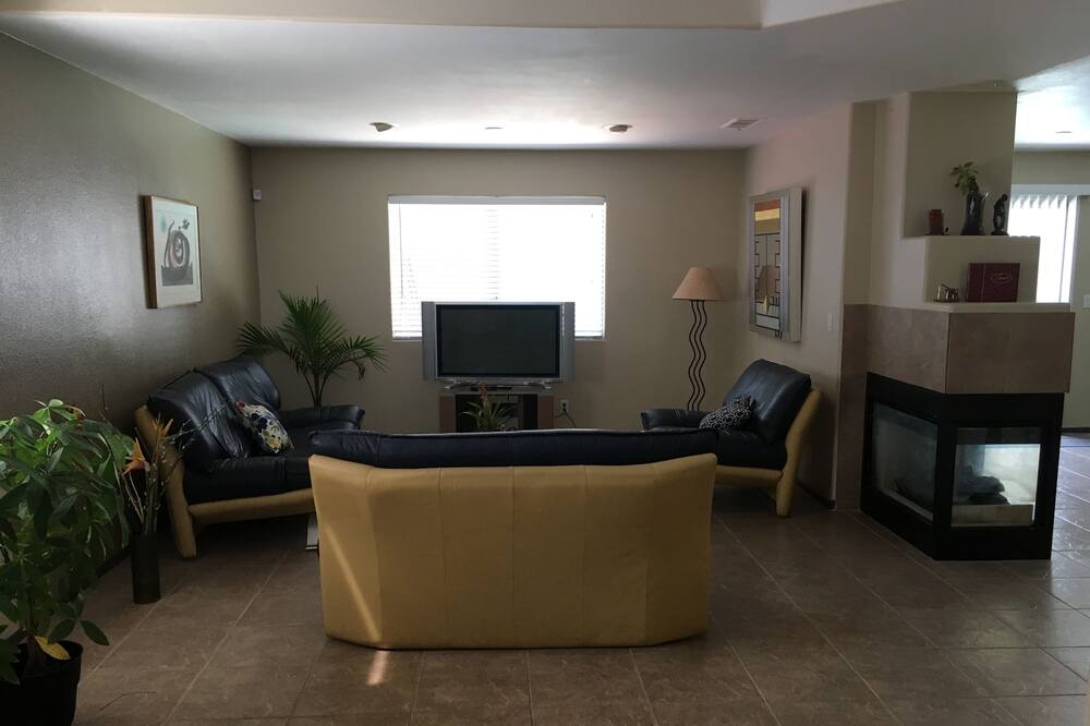 Photo of Livingroom in Centennial Hills