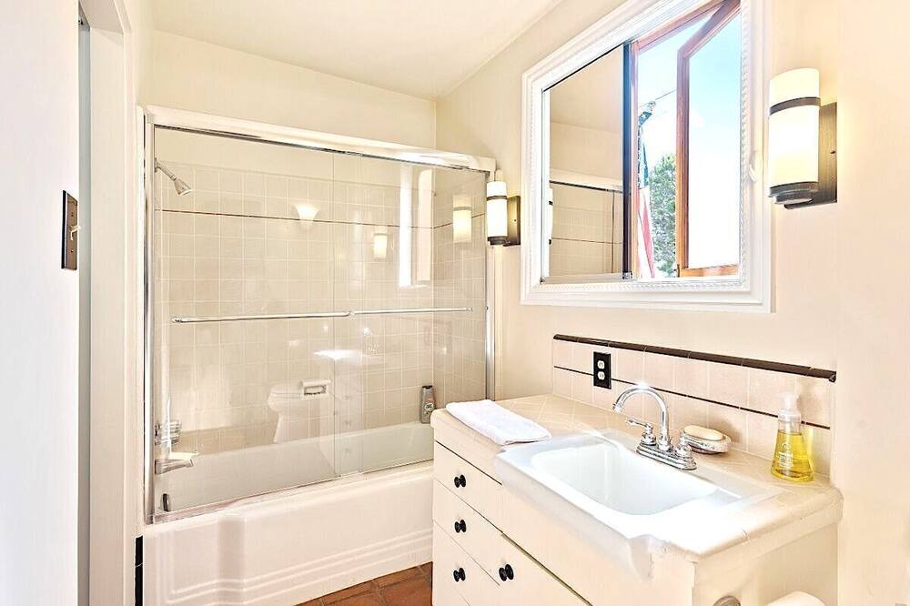 Photo of Bedroom in Pacific Palisades