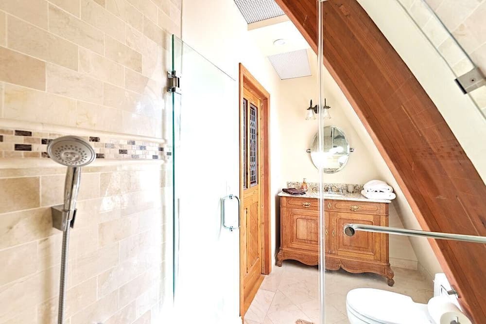 Photo of Bathroom in Pacific Palisades