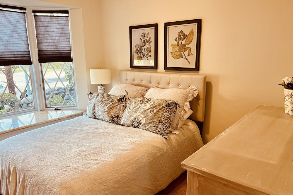 Photo of Bedroom in Pacific Palisades