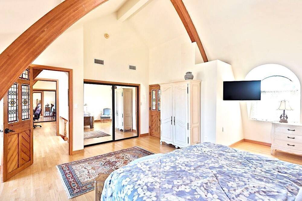 Photo of Bedroom in Pacific Palisades