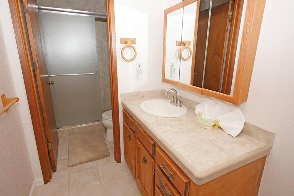 Photo of Bathroom in Al Tahoe