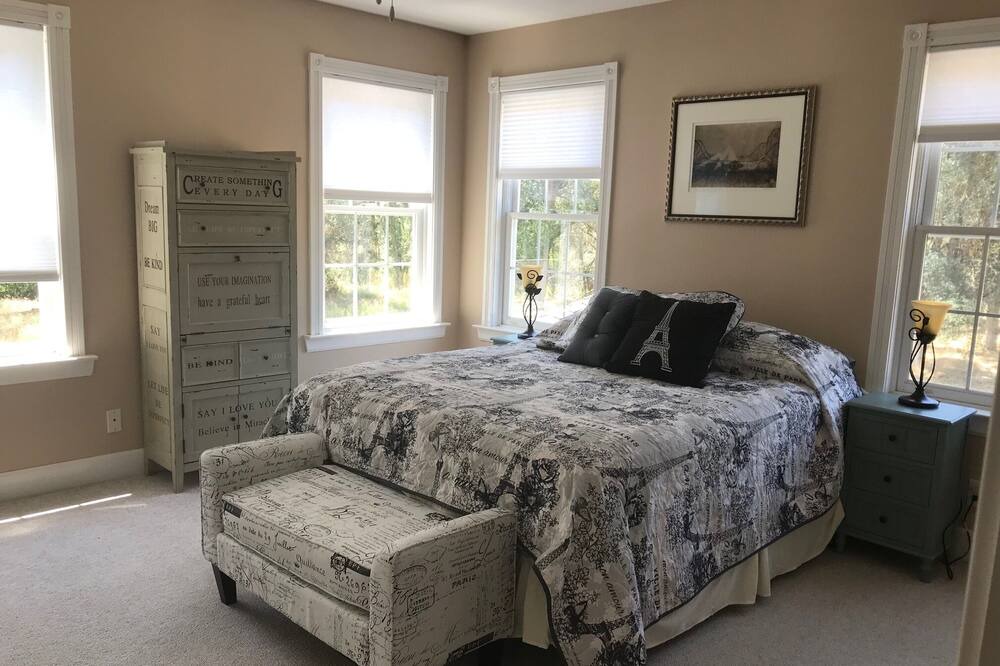 Photo of Bedroom in Mariposa
