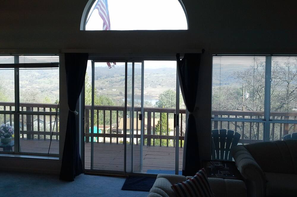 Photo of Livingroom in Copperopolis