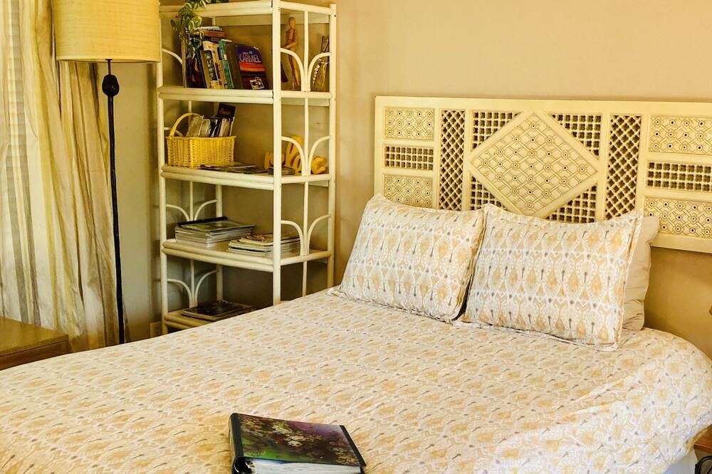 Photo of Bedroom in Del Rey Oaks