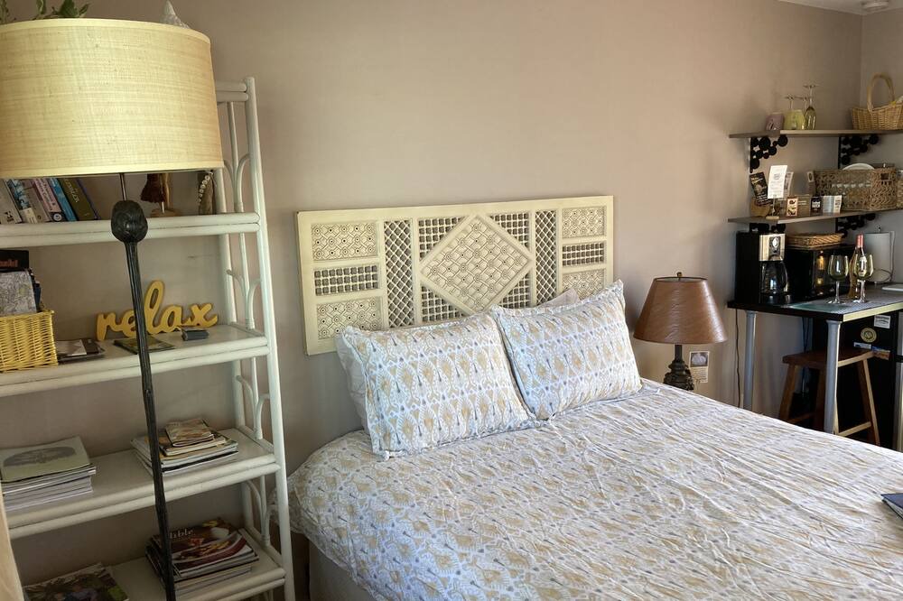 Photo of Bedroom in Del Rey Oaks