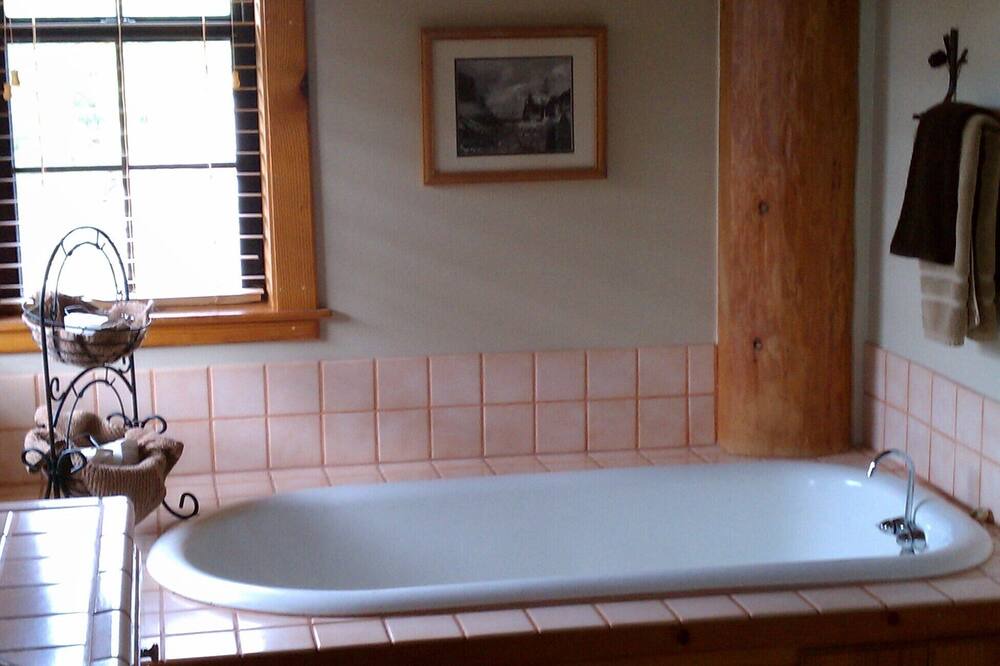 Photo of Bathroom in Ahwahnee