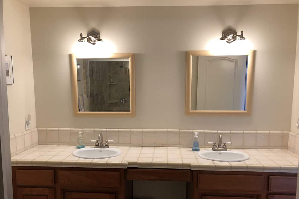 Photo of Bathroom in Baywood-Los Osos