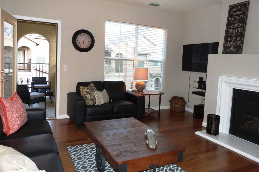 Photo of Livingroom in Regency Park