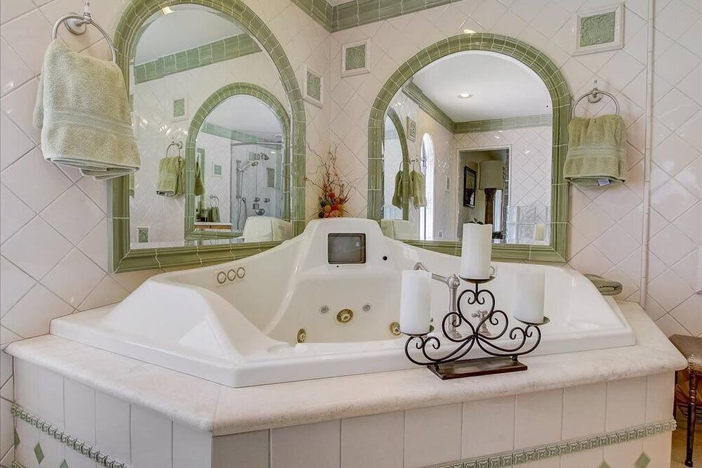 Photo of Bathroom in Enterprise