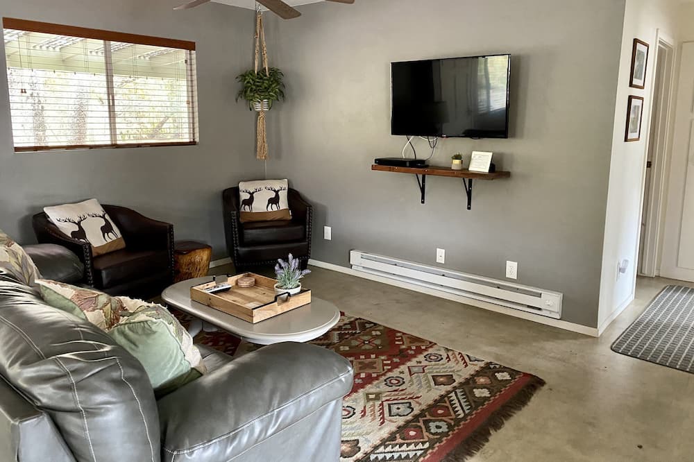 Photo of Livingroom in Kaweah