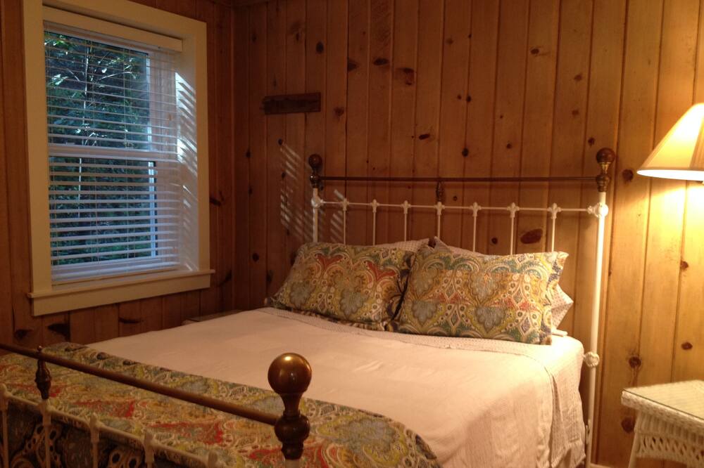 Photo of Bedroom in Quincy