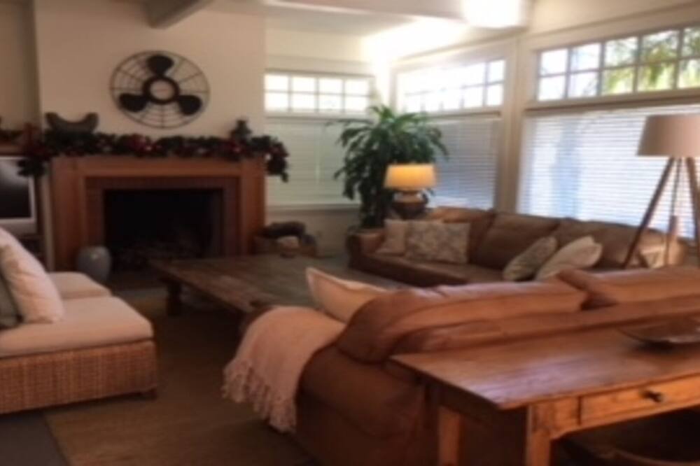 Photo of Livingroom in San Luis Obispo