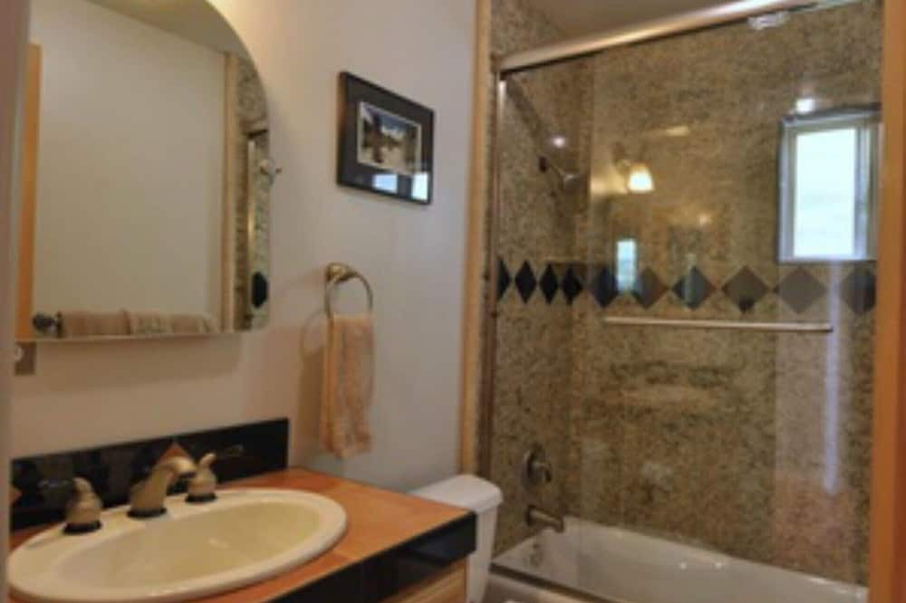 Photo of Bathroom in Shell Beach
