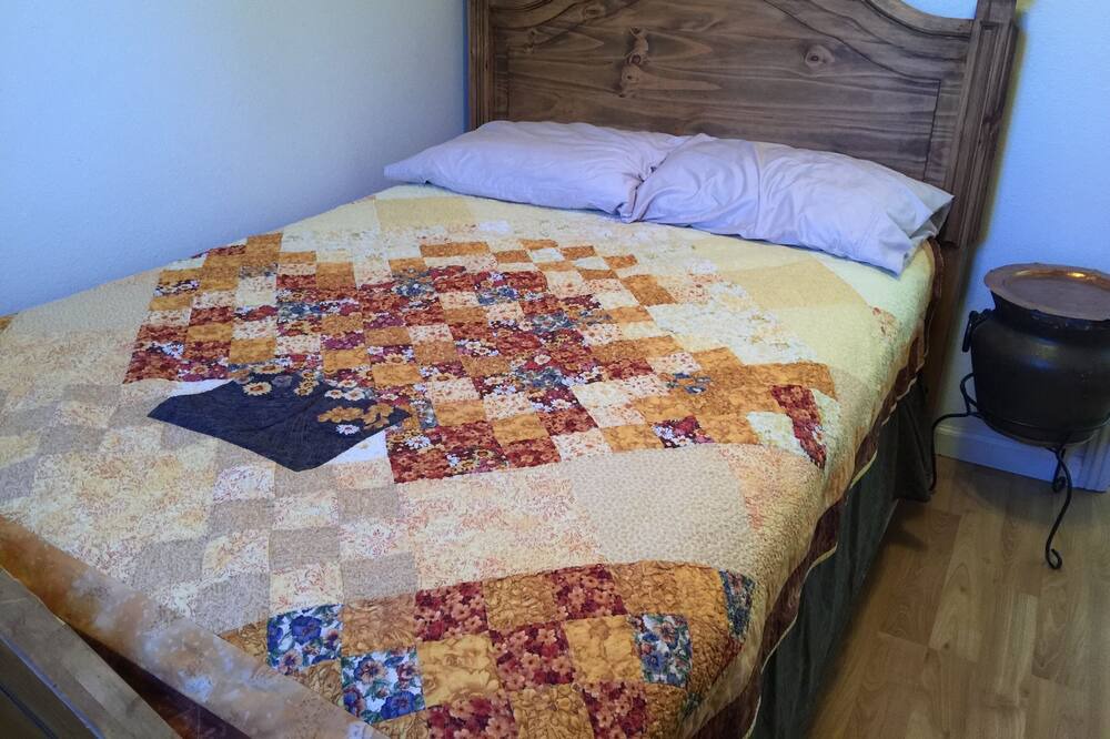 Photo of Bedroom in Ridgecrest