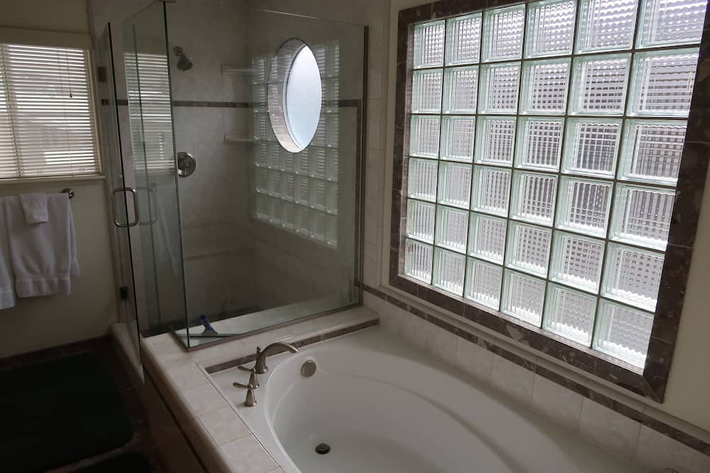 Photo of Bathroom in Cayucos