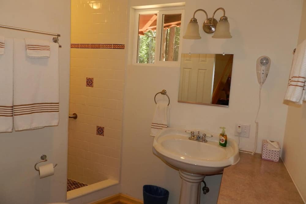 Photo of Bathroom in Mariposa