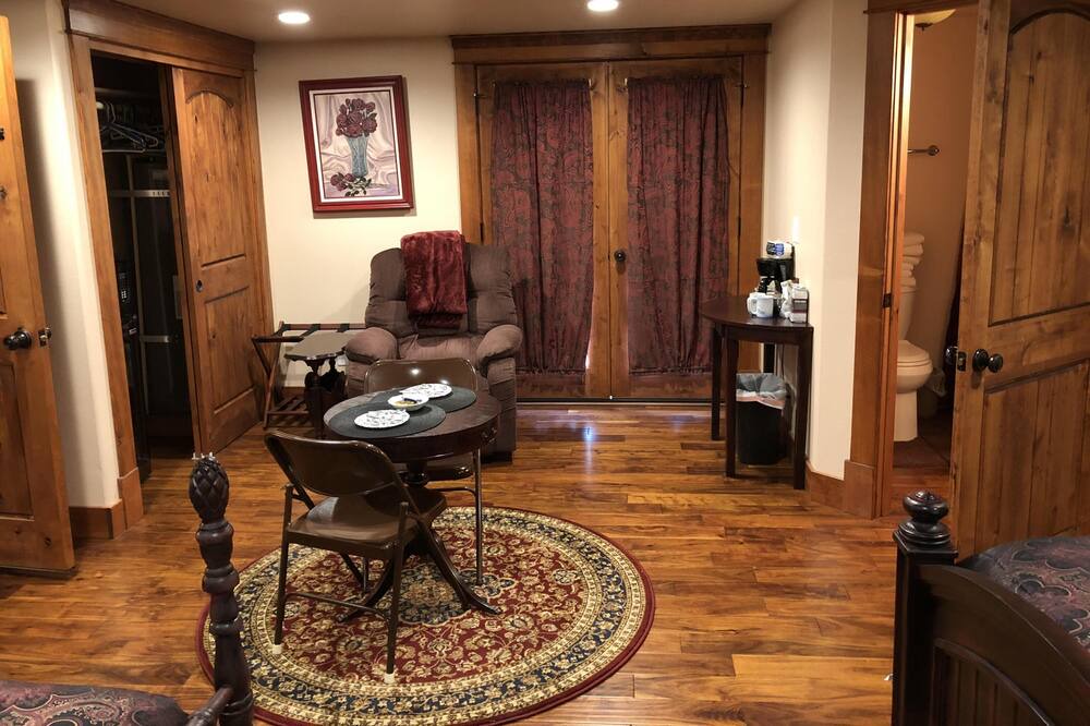 Photo of Livingroom in Salem