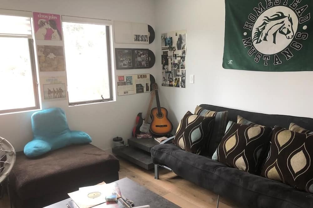 Photo of Livingroom in Woodland Acres - The Highlands