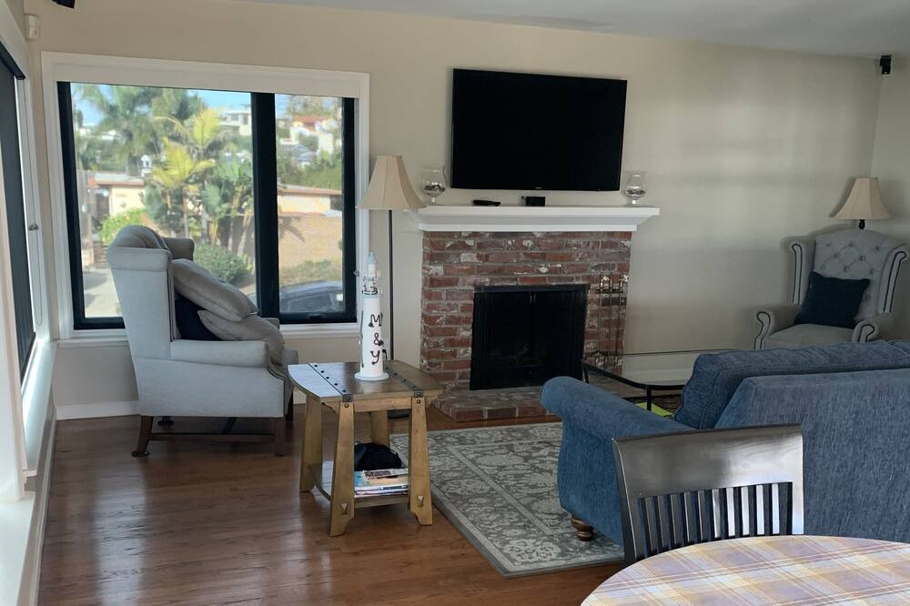 Photo of Livingroom in Sunset Cliffs
