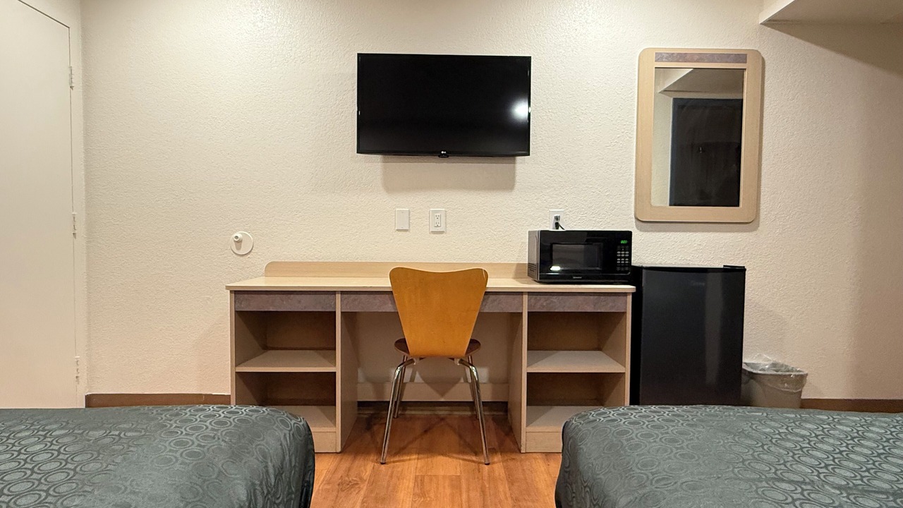 Photo of Bedroom in Weed