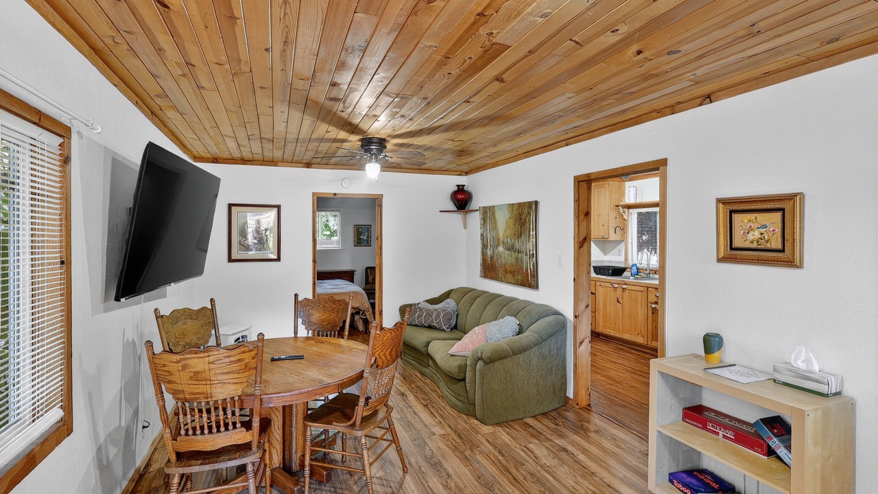 Photo of Bedroom in Cobb
