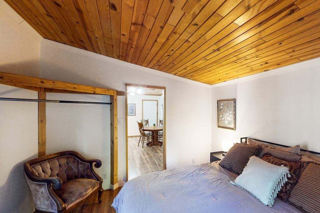 Photo of Bedroom in Cobb