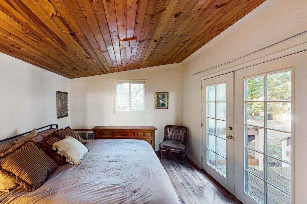 Photo of Bedroom in Cobb