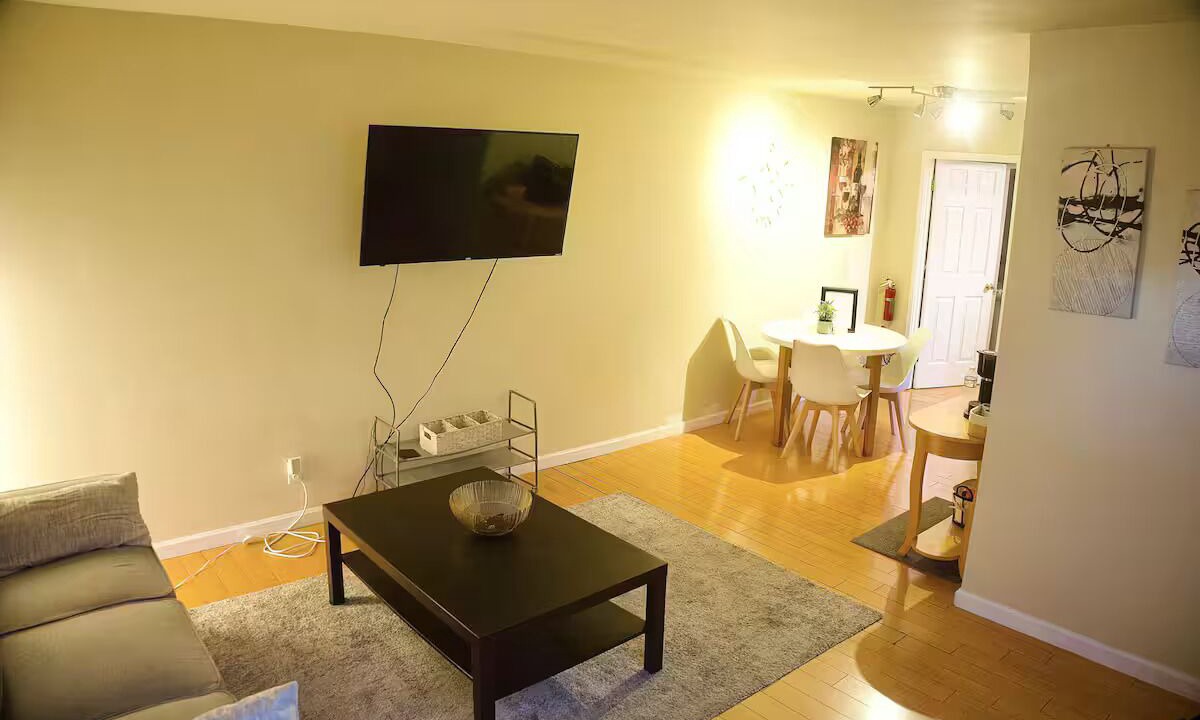 Photo of Livingroom in Southwest Berkeley