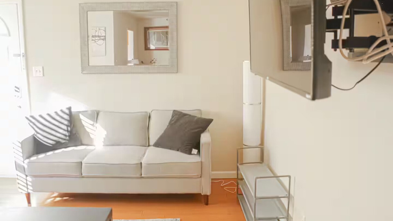 Photo of Livingroom in Southwest Berkeley